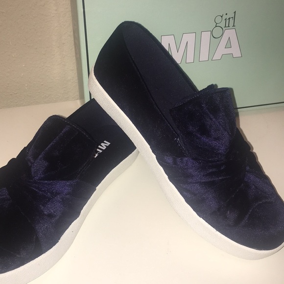 🎉New, adorable slip on’s 👠 - Picture 5 of 6